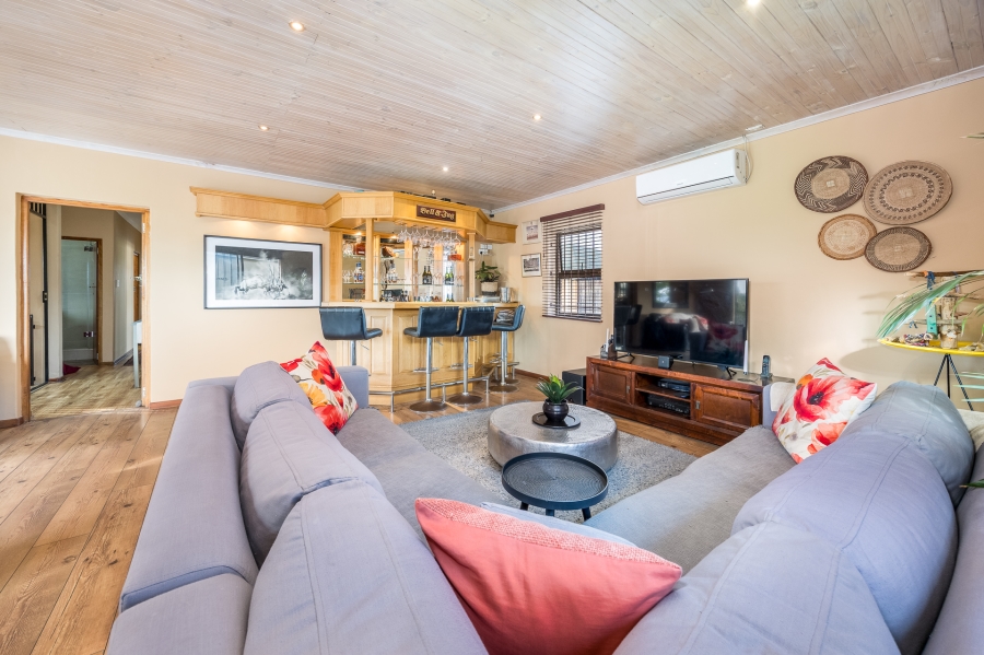 6 Bedroom Property for Sale in Brackenfell South Western Cape